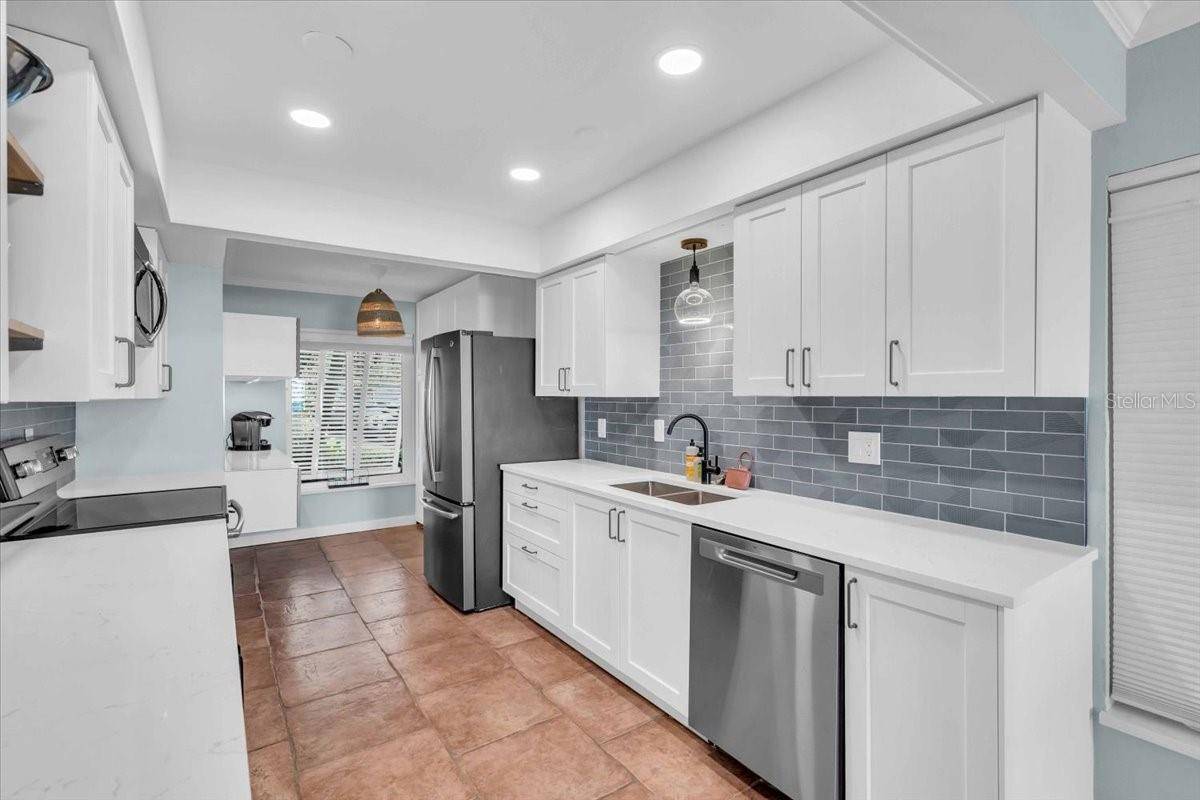 St Petersburg, FL 33711,7300 SUNSHINE SKYWAY LN S #107