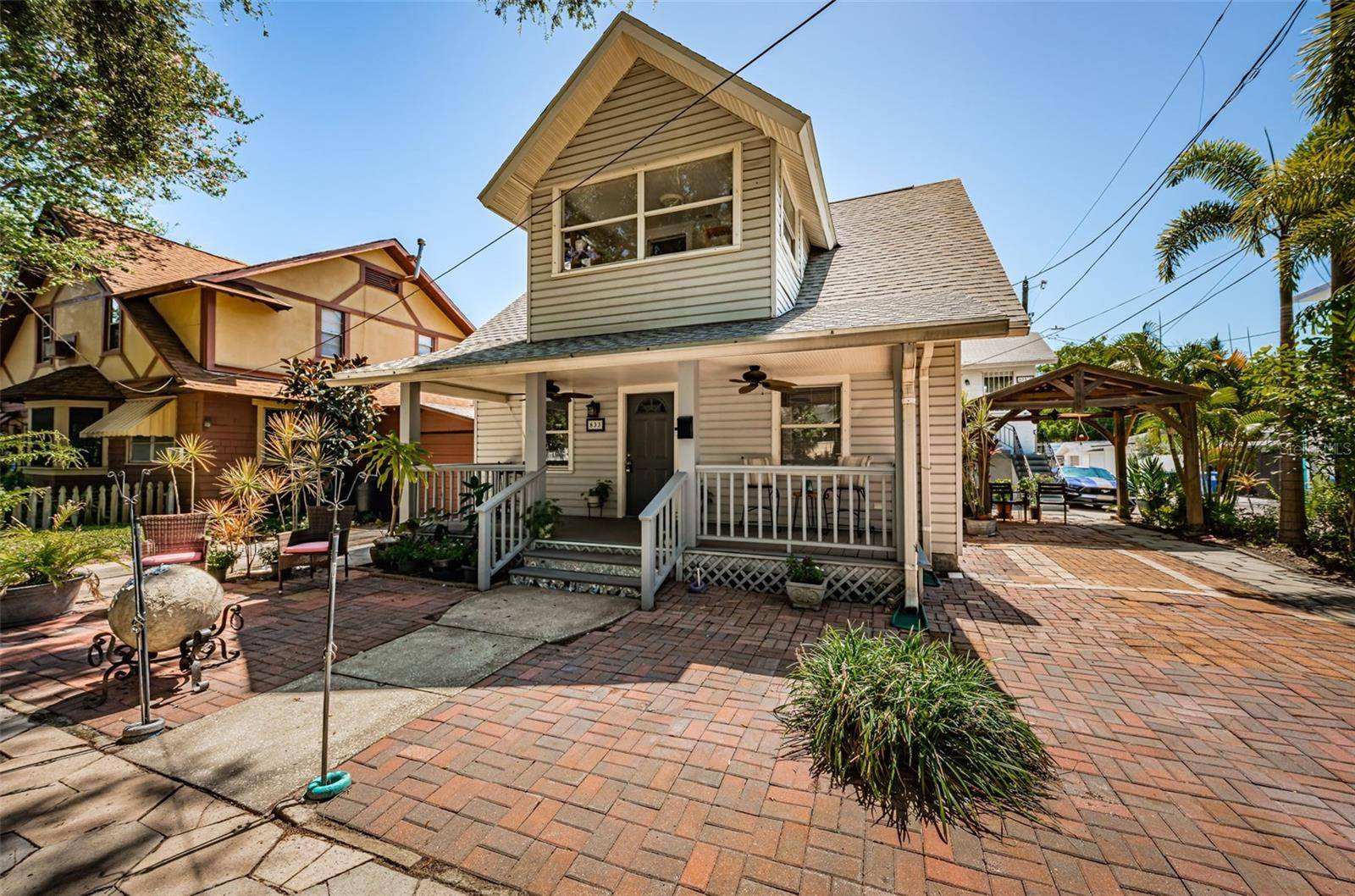 St Petersburg, FL 33701,833 1ST ST NE