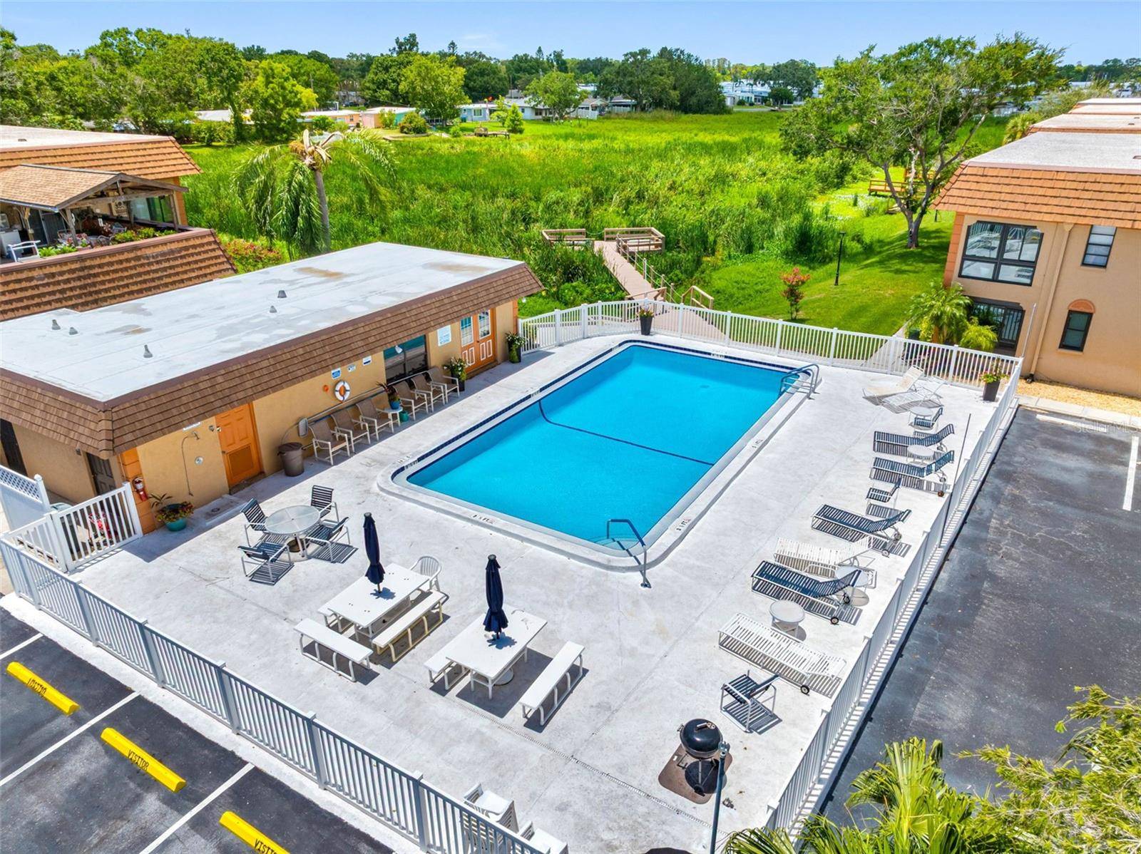 Largo, FL 33773,10226 SEMINOLE ISLAND DR