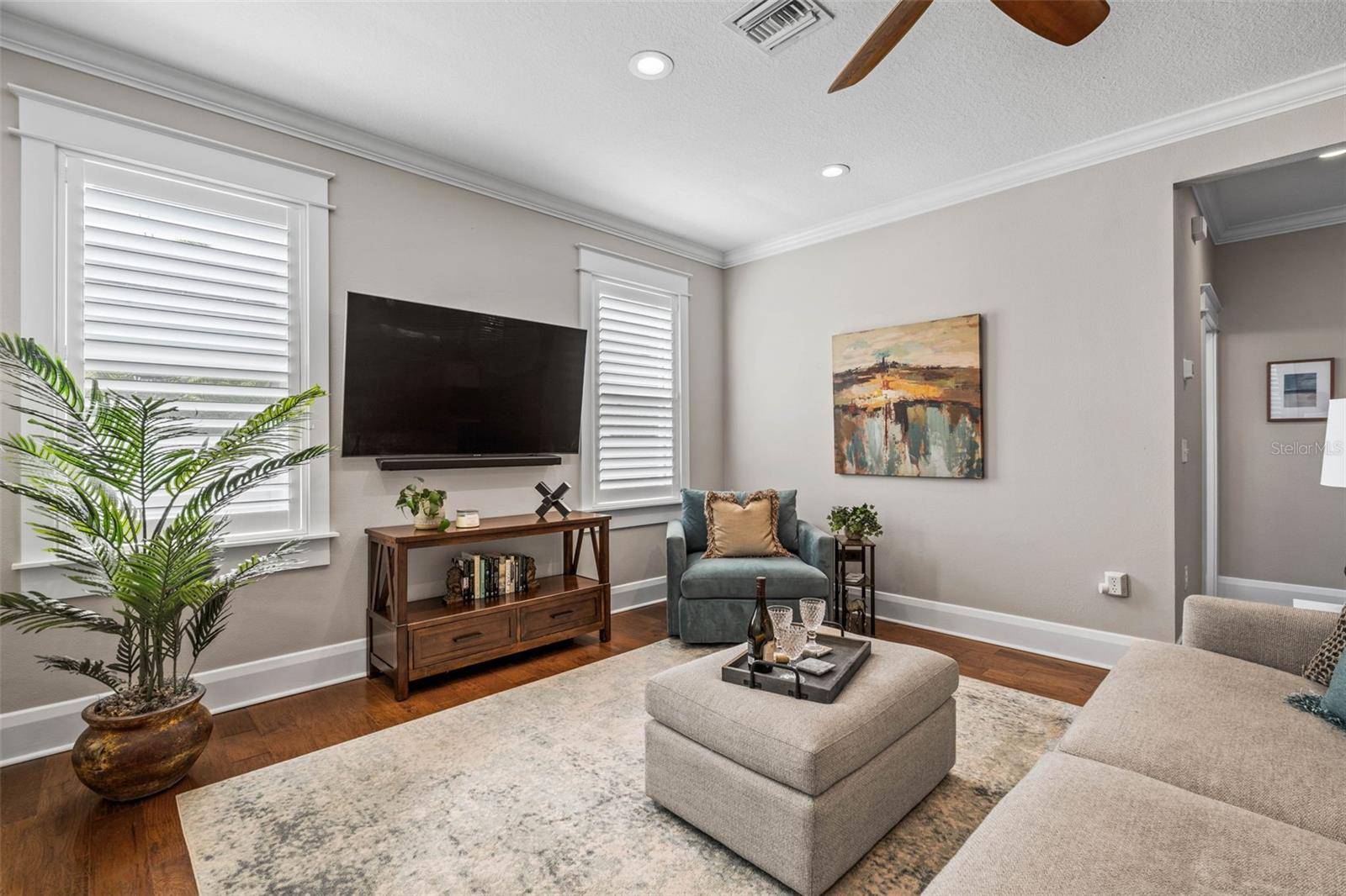 Tampa, FL 33603,909 W WOODLAWN AVE