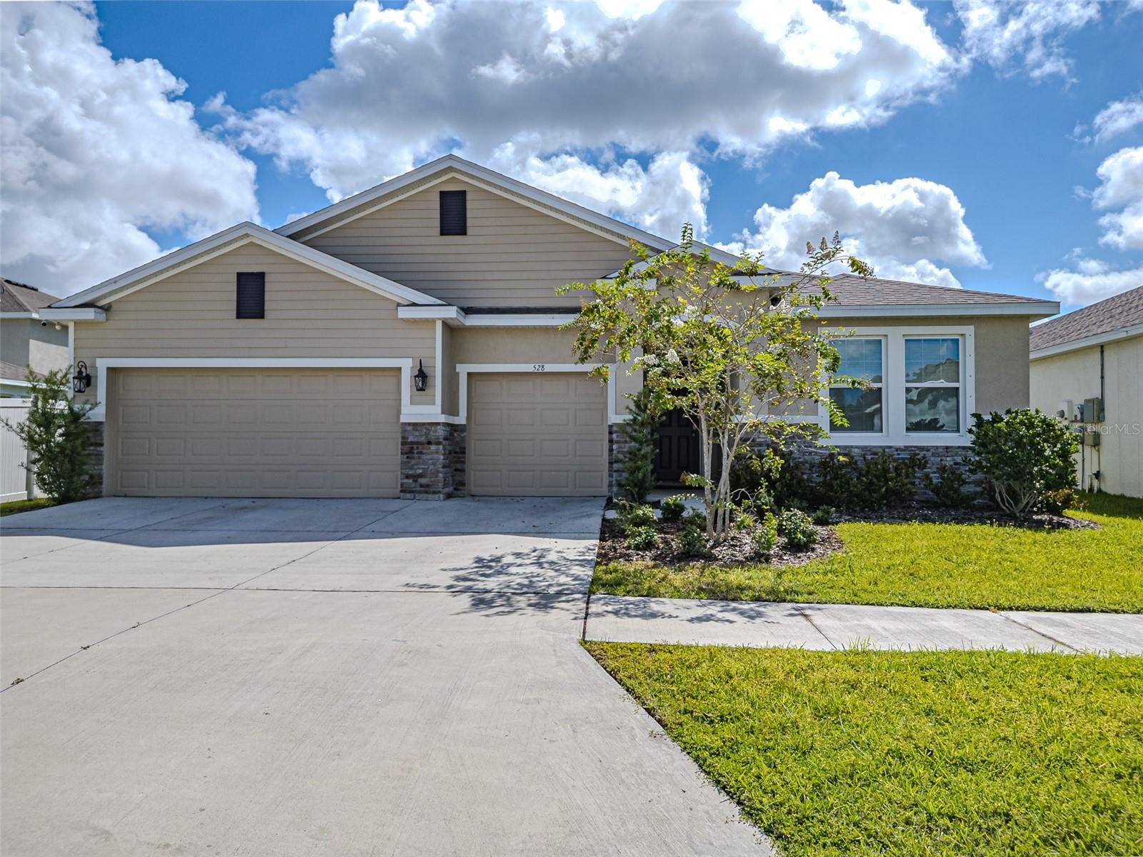 Ruskin, FL 33570,528 OCEAN SPRAY DR