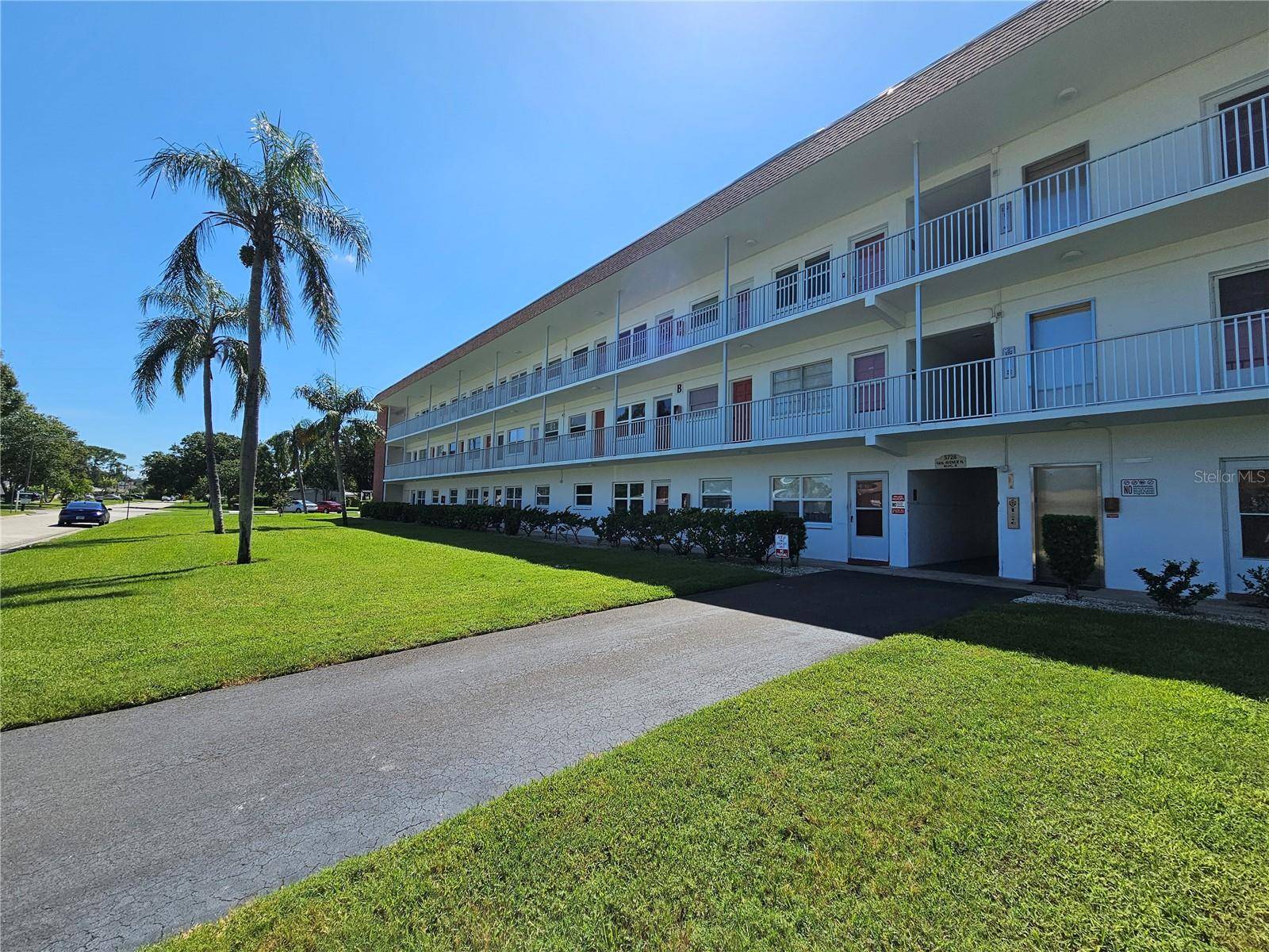 St Petersburg, FL 33710,5728 14TH AVE N #104B