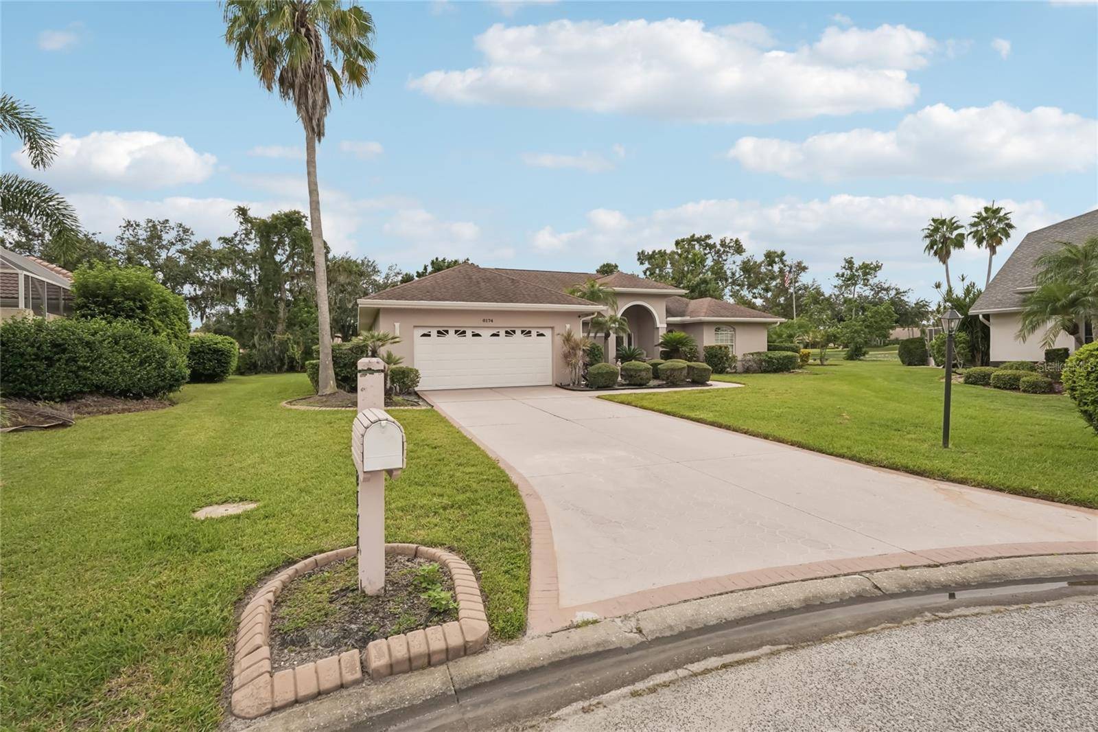 Sarasota, FL 34243,6174 MISTY OAKS DR