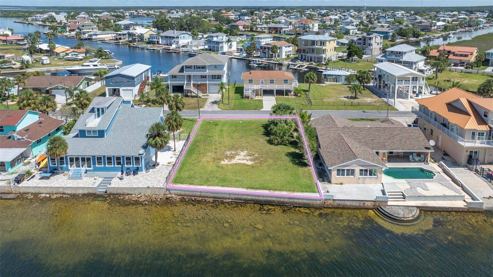 Hernando Beach, FL 34607,3208 GULF WINDS CIR