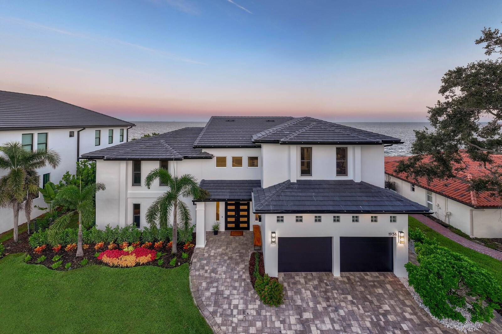 St Petersburg, FL 33703,1936 CAROLINA AVE NE