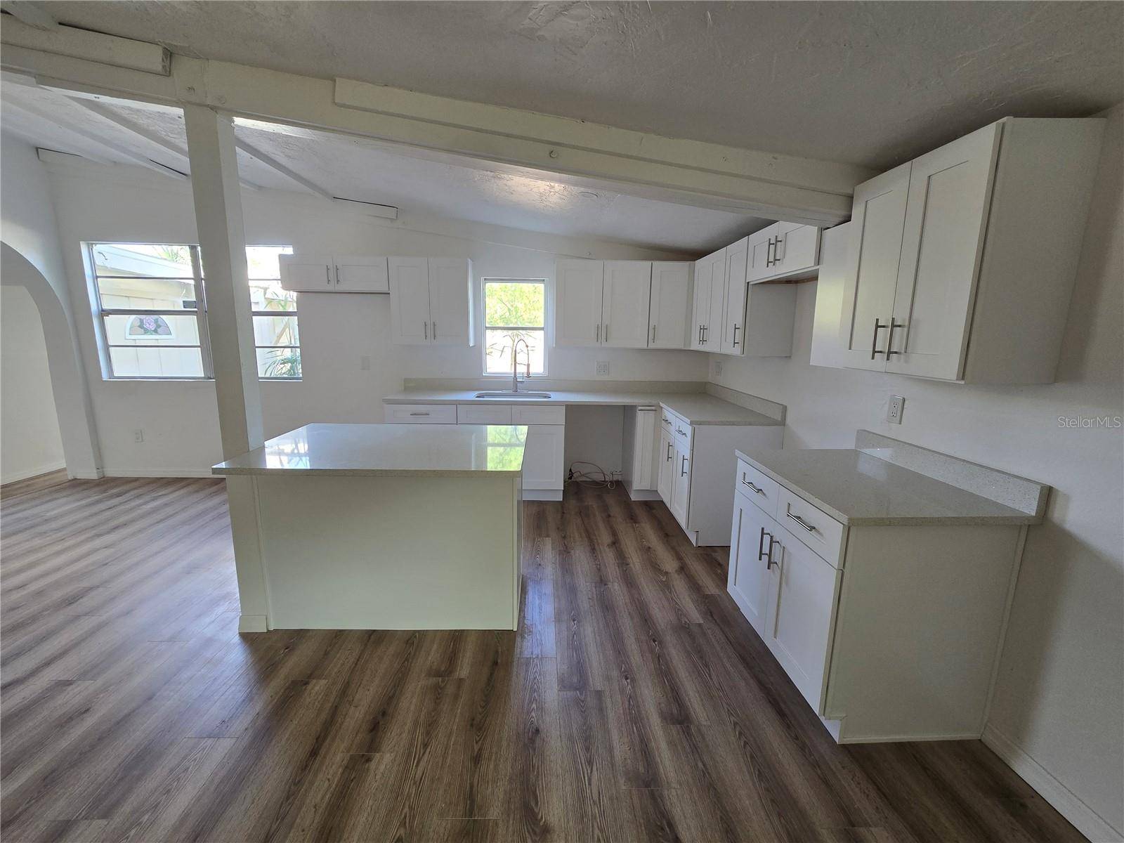 Weeki Wachee, FL 34613,9541 ROUND LAKE DR
