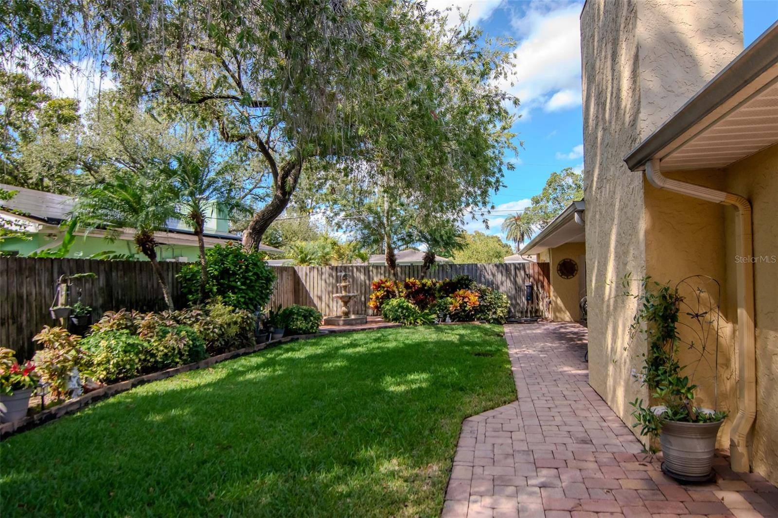 Tampa, FL 33607,1704 W SAINT LOUIE ST