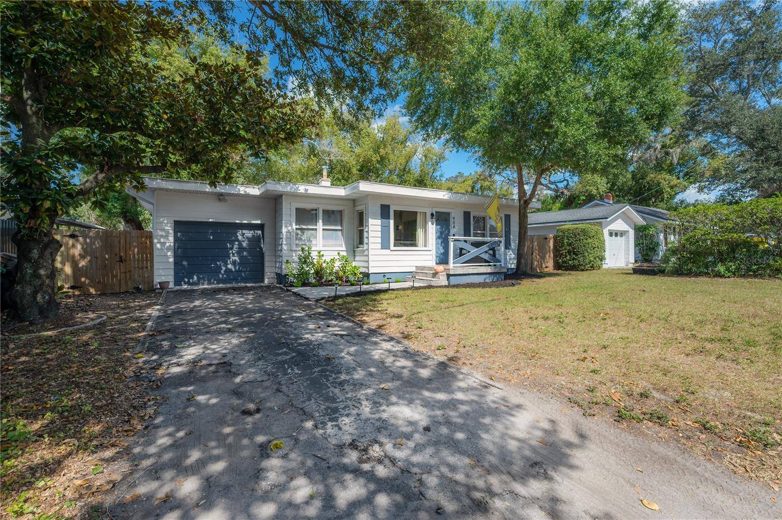 Tampa, FL 33604,904 E KNOLLWOOD ST