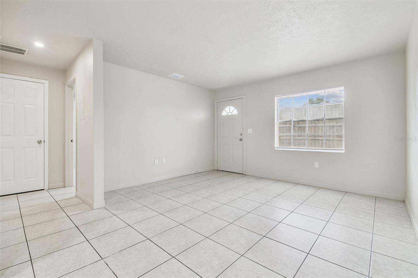 Tampa, FL 33612,923 E LOTUS AVE