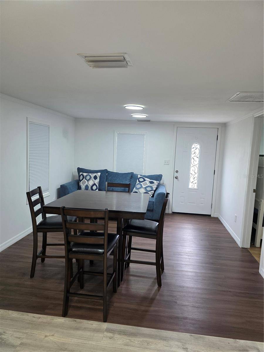 Thonotosassa, FL 33592,13401 MCINTOSH RD #white house