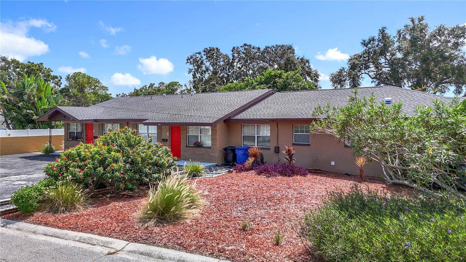 St Petersburg, FL 33703,137 SE JEFFERSON CIR N