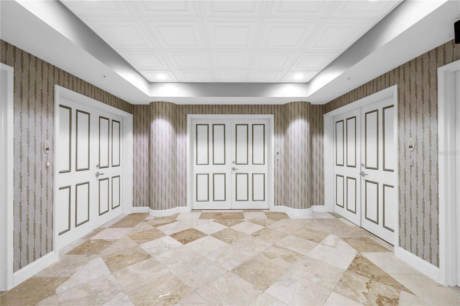 St Petersburg, FL 33701,288 BEACH DR NE #6B