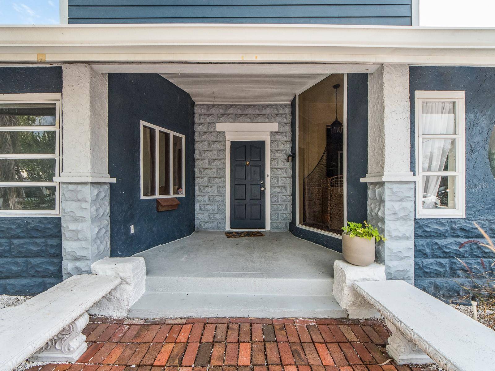 St Petersburg, FL 33705,945 11TH ST N