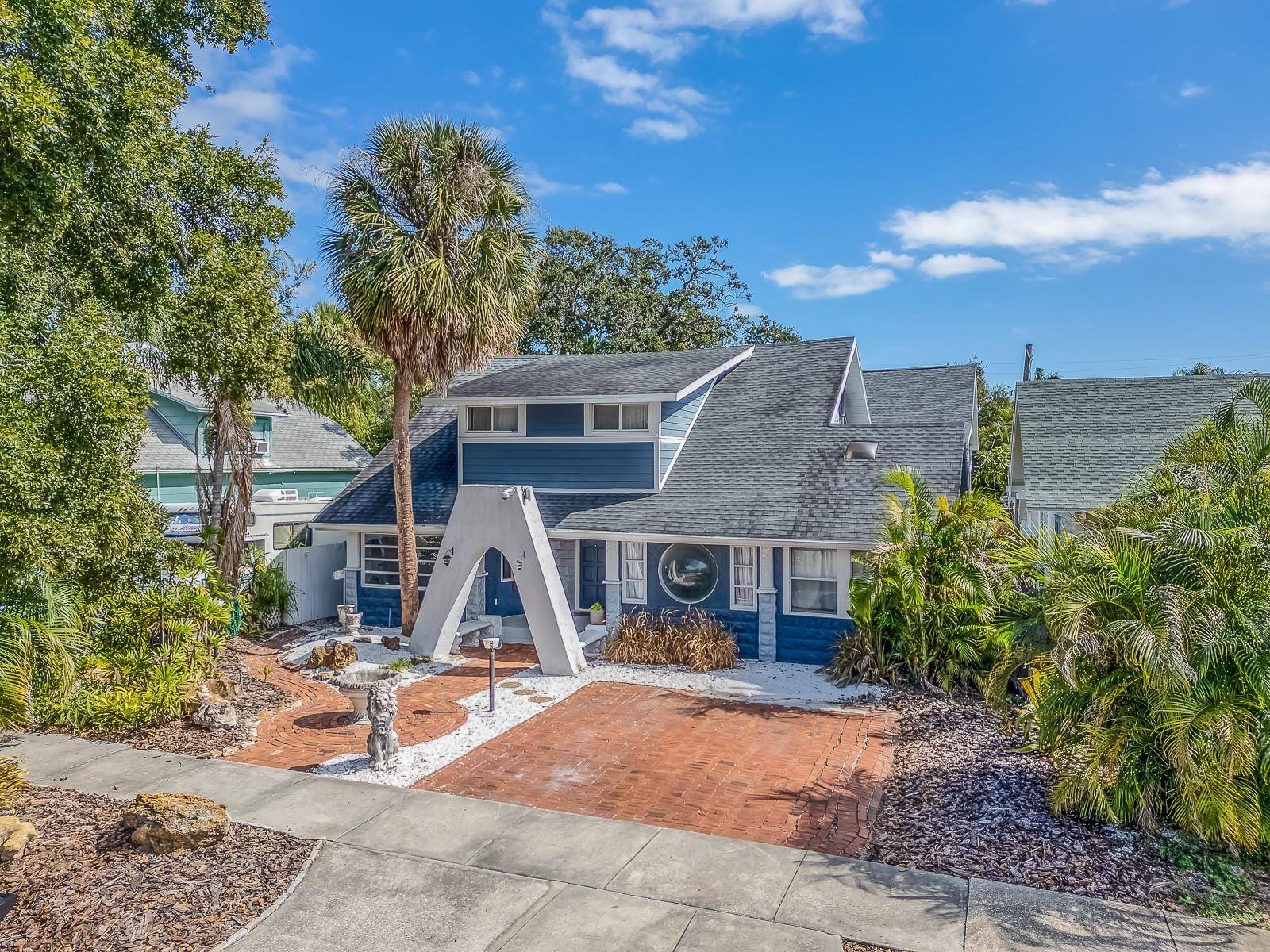 St Petersburg, FL 33705,945 11TH ST N