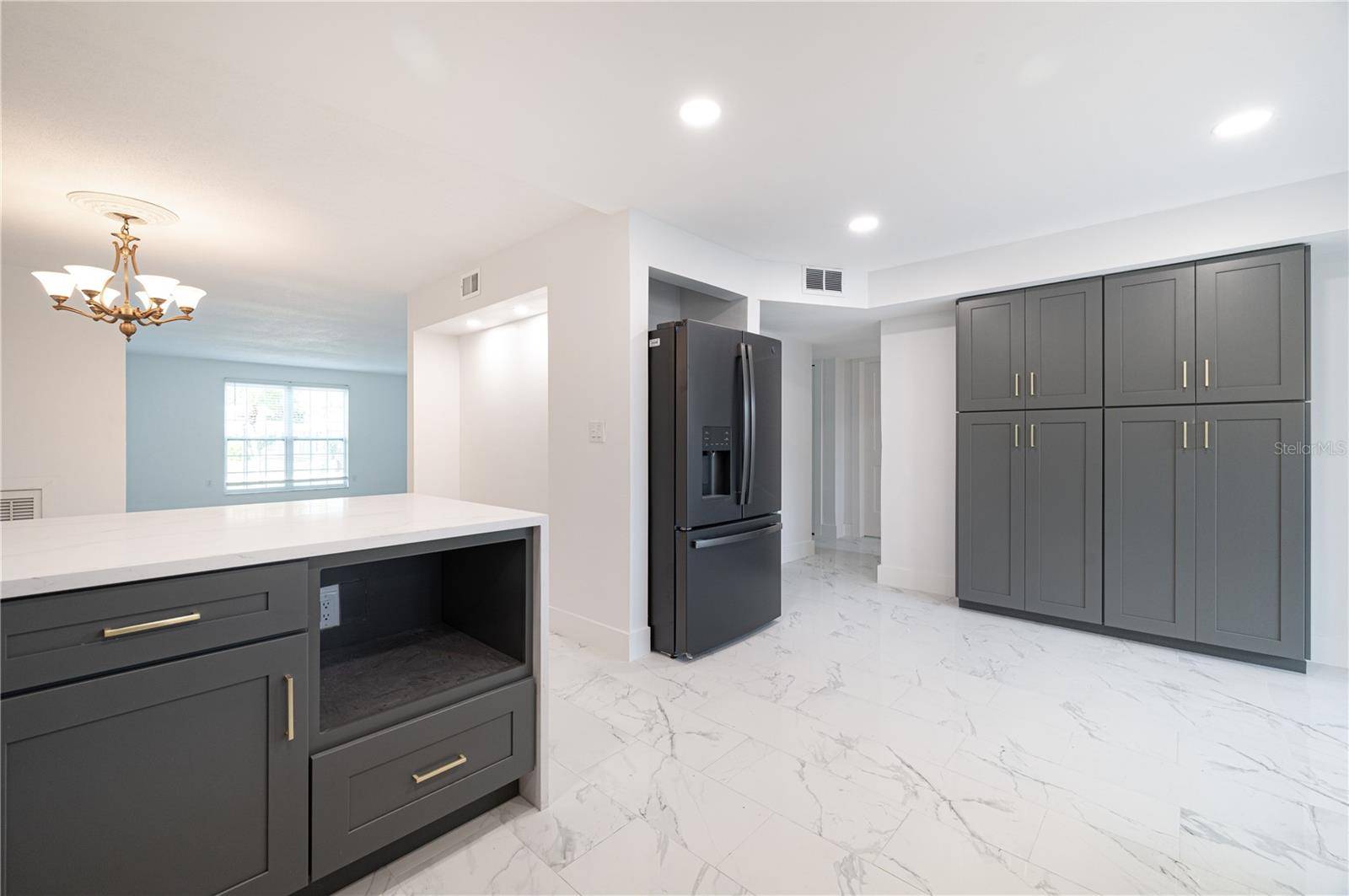 St Petersburg, FL 33703,1001 EDEN ISLE BLVD NE #1