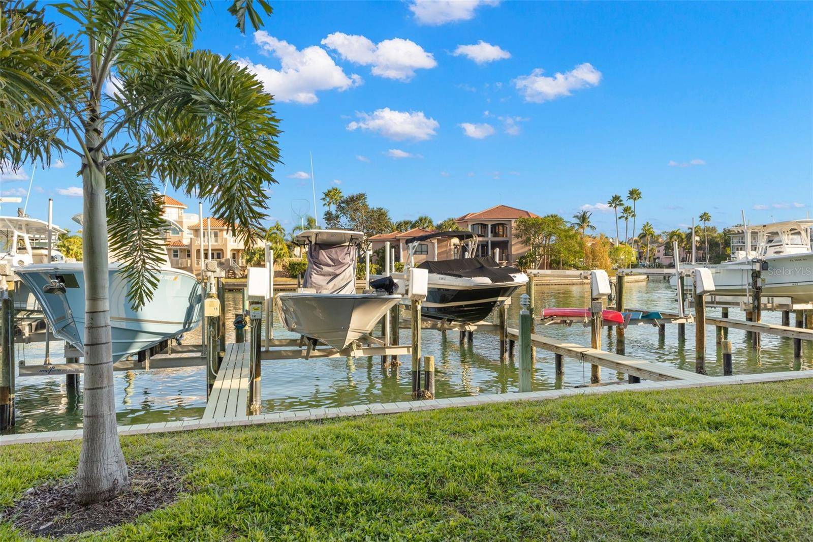 St Petersburg, FL 33715,343 MADEIRA CIR