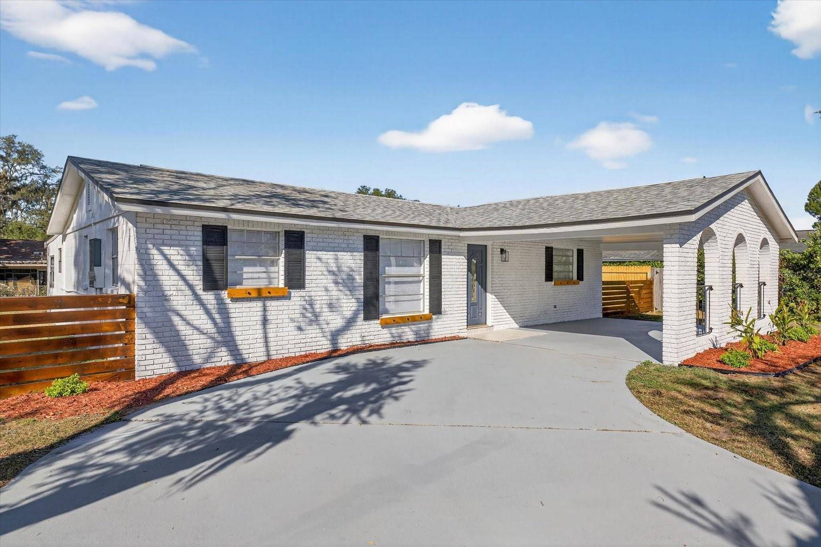 Seffner, FL 33584,804 WALNUT DR