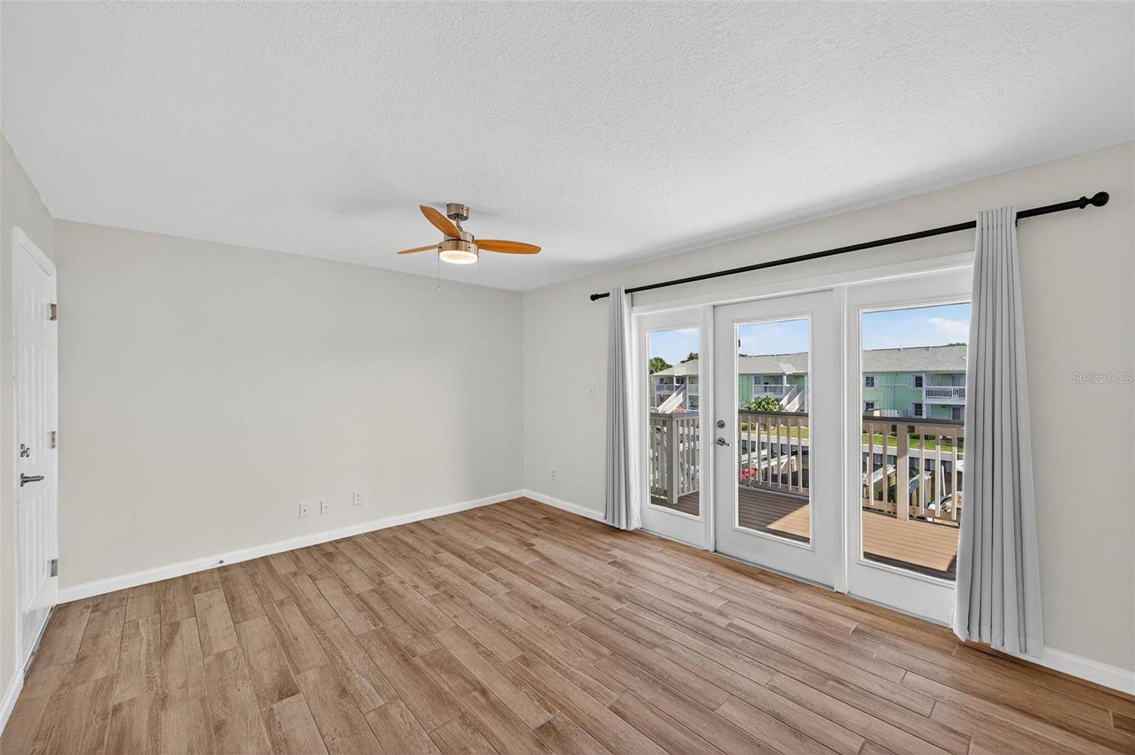 St Petersburg, FL 33705,4872 BEACH DR SE #D