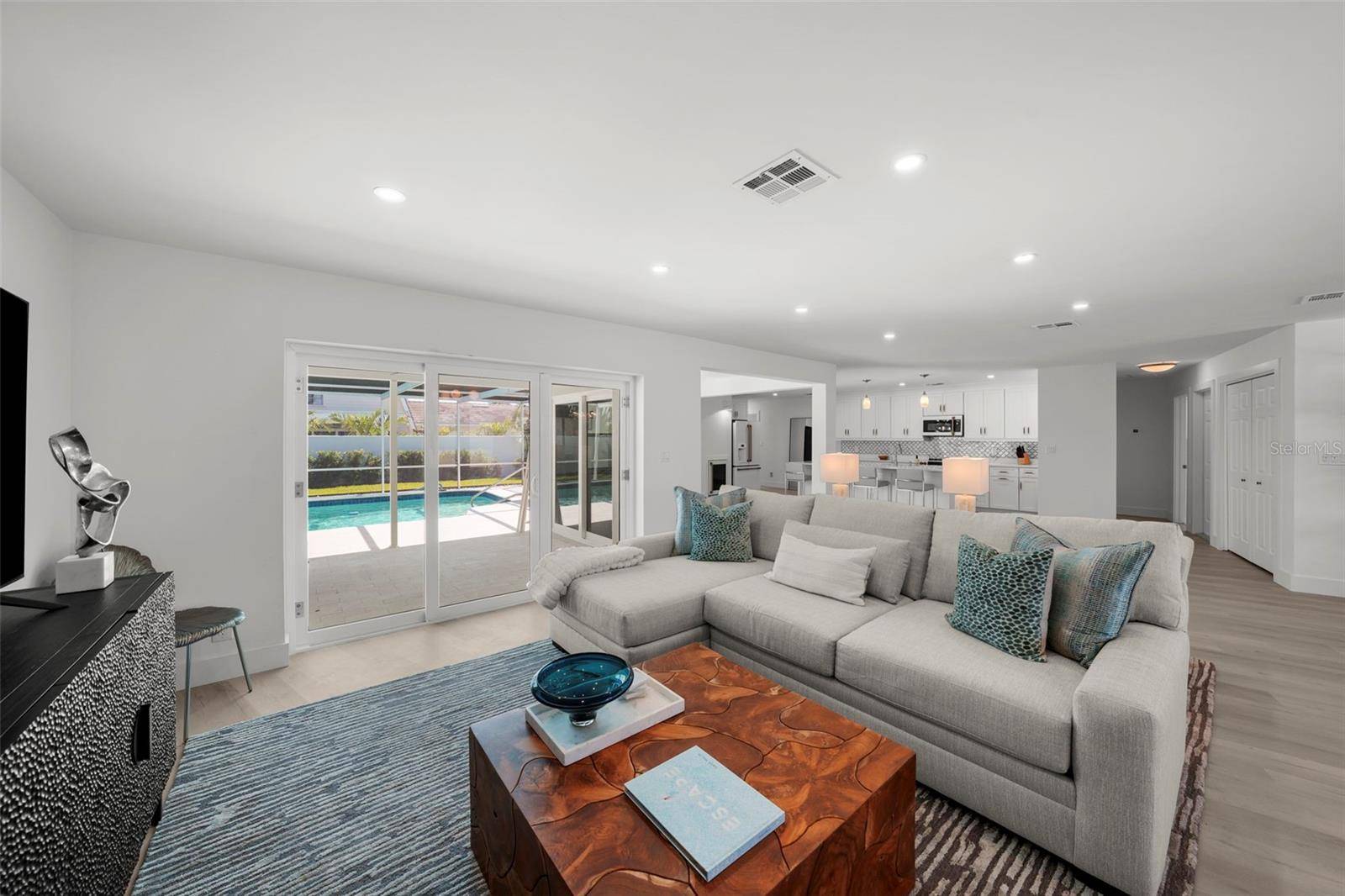 St Petersburg, FL 33715,5884 51ST ST S