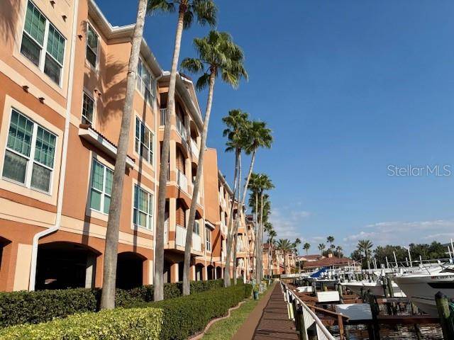 Tampa, FL 33611,5000 CULBREATH KEY WAY #9-305