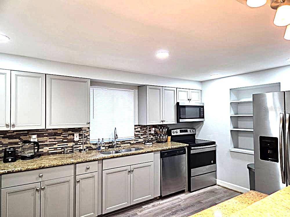 St Petersburg, FL 33709,6886 49TH AVE N