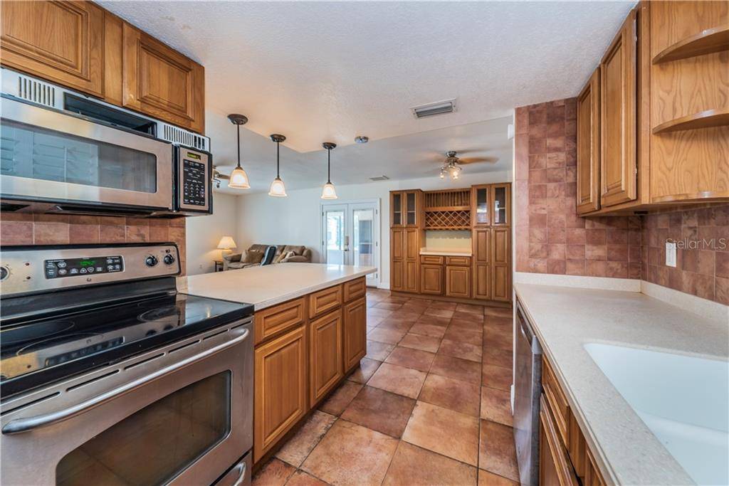 Tarpon Springs, FL 34688,51 BURTON PL