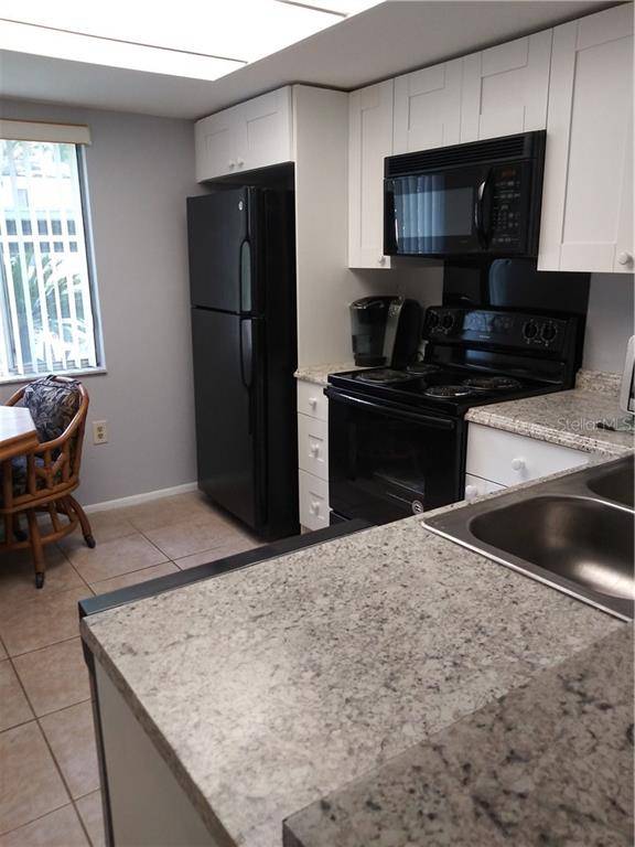 Oldsmar, FL 34677,211 PINE CT #211