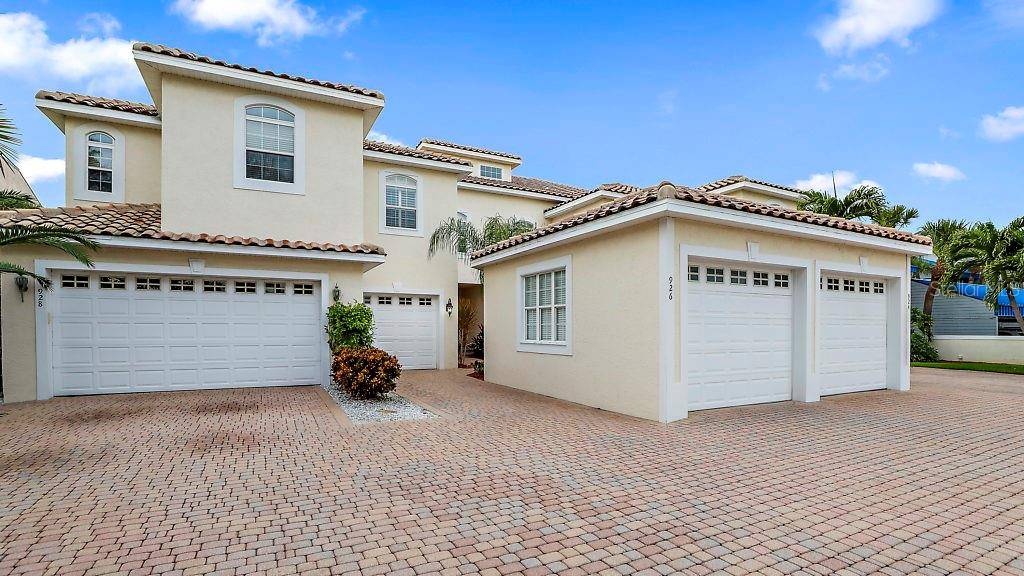 Tierra Verde, FL 33715,926 PINELLAS BAYWAY S