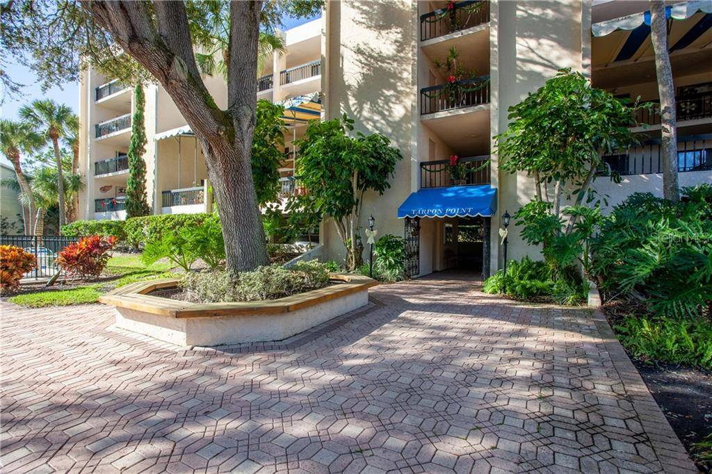 Tarpon Springs, FL 34689,405 TARPON PT #405