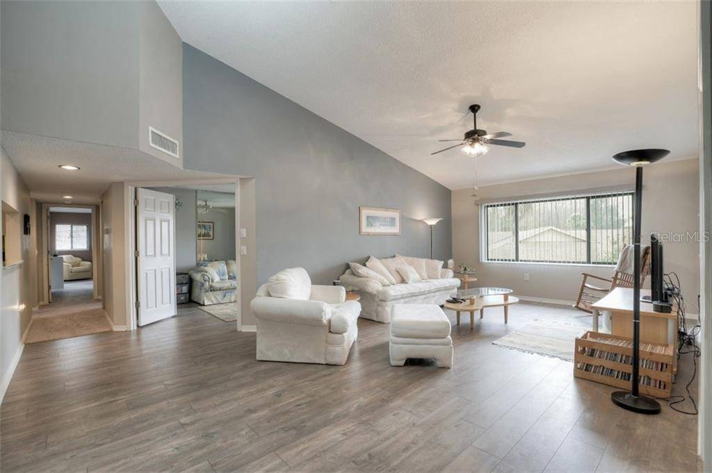 Tarpon Springs, FL 34688,3200 CHARTER CLUB DR #C2