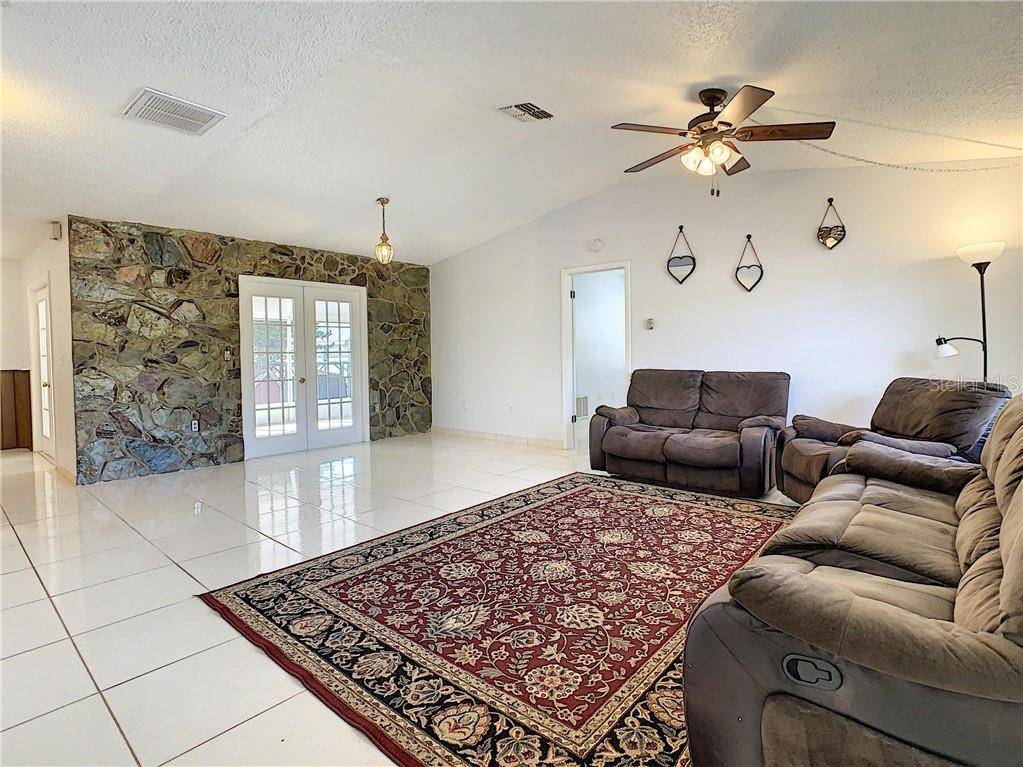 Tarpon Springs, FL 34689,1303 CROSSBOW LN