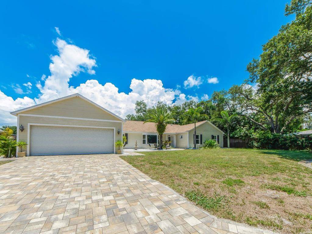 Belleair Bluffs, FL 33770,750 OAKRIDGE LN