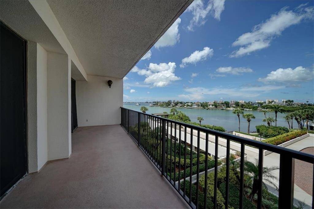 Belleair, FL 33756,6 BELLEVIEW BLVD #305