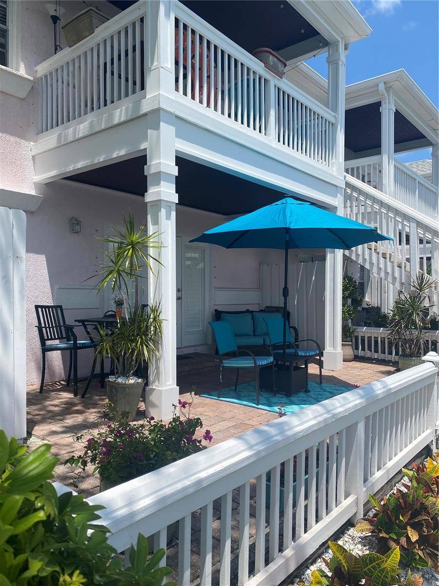 St Petersburg, FL 33705,5164 BEACH DR SE #B furnished
