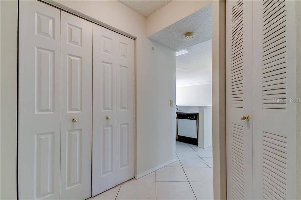 Clearwater, FL 33762,2400 FEATHER SOUND DR #427