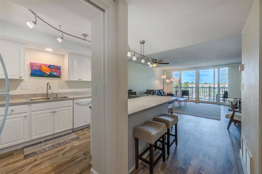 Treasure Island, FL 33706,500 TREASURE ISLAND CSWY #303