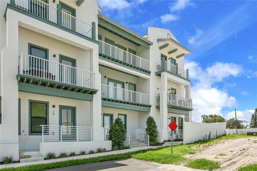 Dunedin, FL 34698,946 HIGHLAND AVE #17