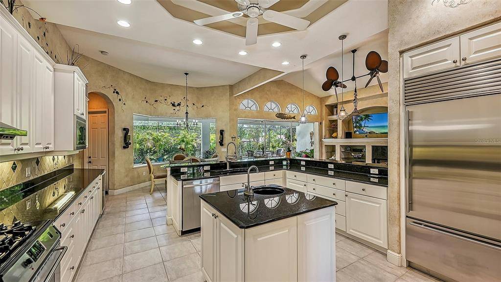 Sarasota, FL 34242,5570 SIESTA ESTATES CT