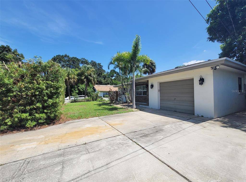 Dunedin, FL 34698,1011 OAK ST