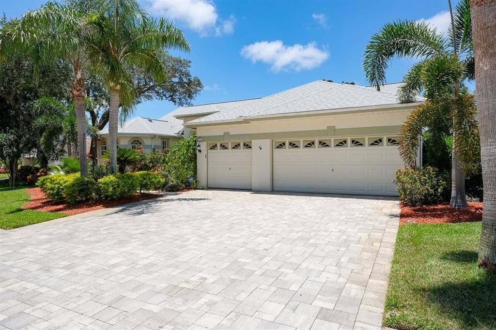 Tarpon Springs, FL 34689,722 HIDDEN LAKE DR