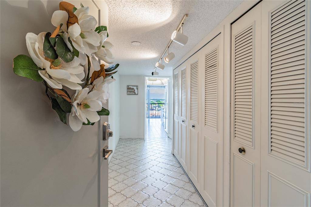 Clearwater, FL 33767,400 ISLAND WAY #612