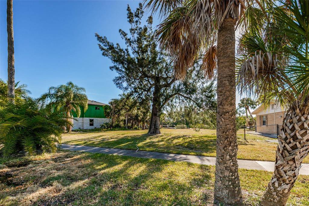 Tarpon Springs, FL 34689,56 INNESS DR