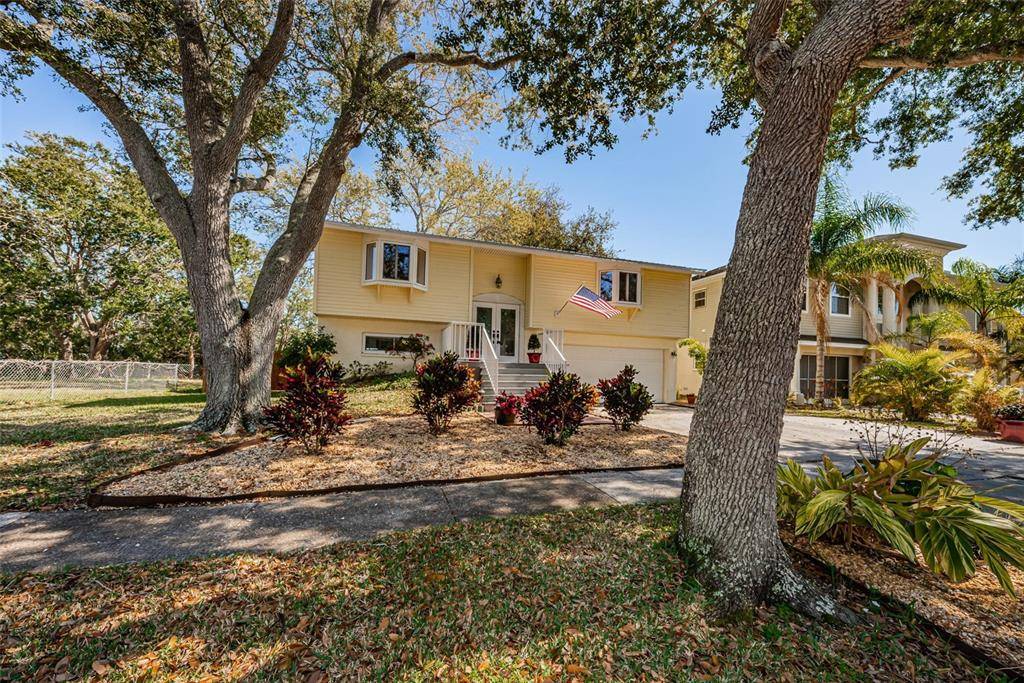 Tarpon Springs, FL 34689,909 LYNNLEA LN