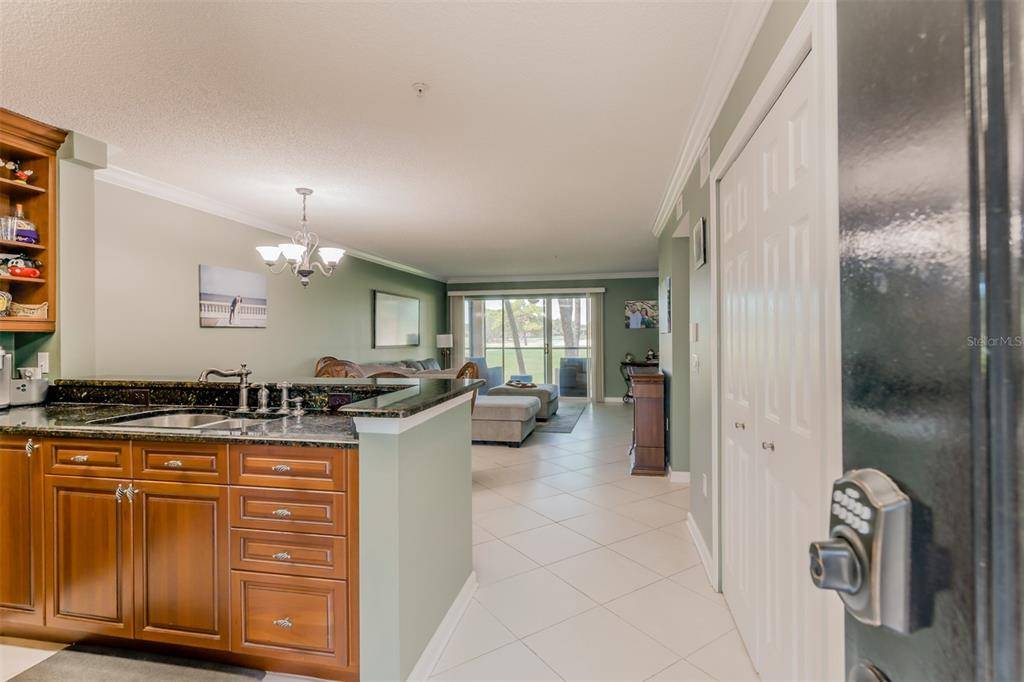 Clearwater, FL 33762,2400 FEATHER SOUND DR #214