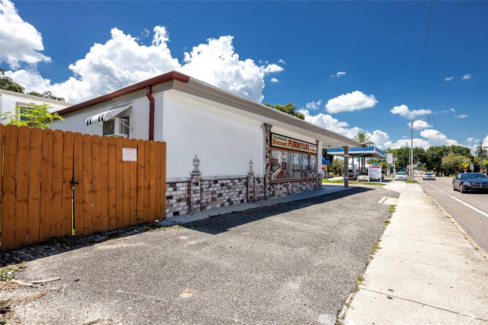 St Petersburg, FL 33705,923 DR MARTIN LUTHER KING JR ST S