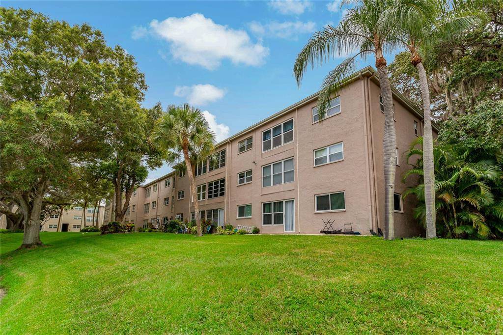 Dunedin, FL 34698,821 PATRICIA AVE #203