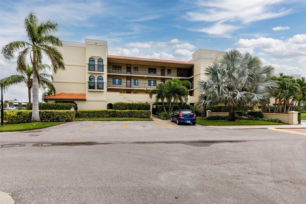 Treasure Island, FL 33706,7467 BAYSHORE DR #403