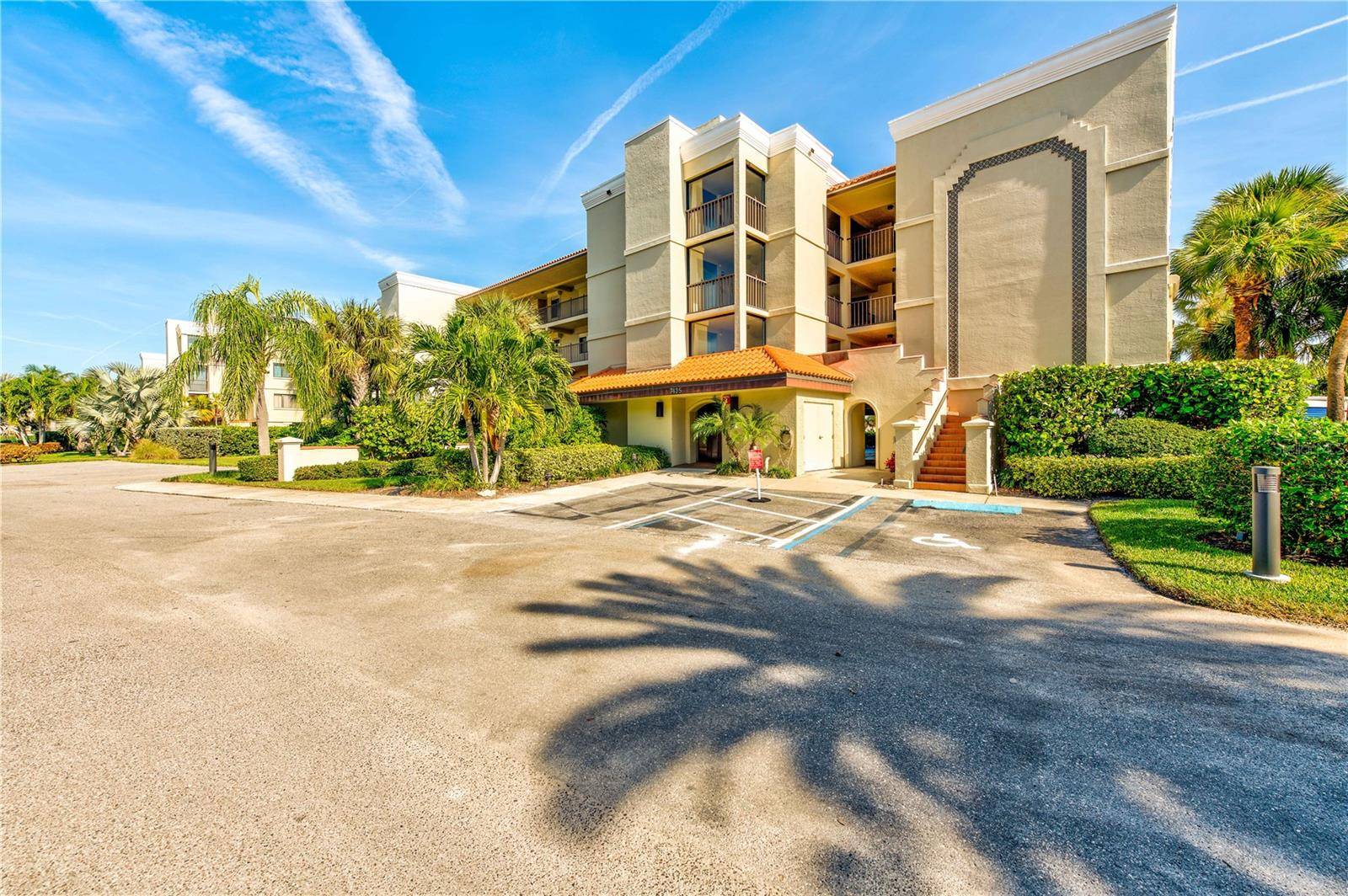 Treasure Island, FL 33706,7435 BAYSHORE DR #305