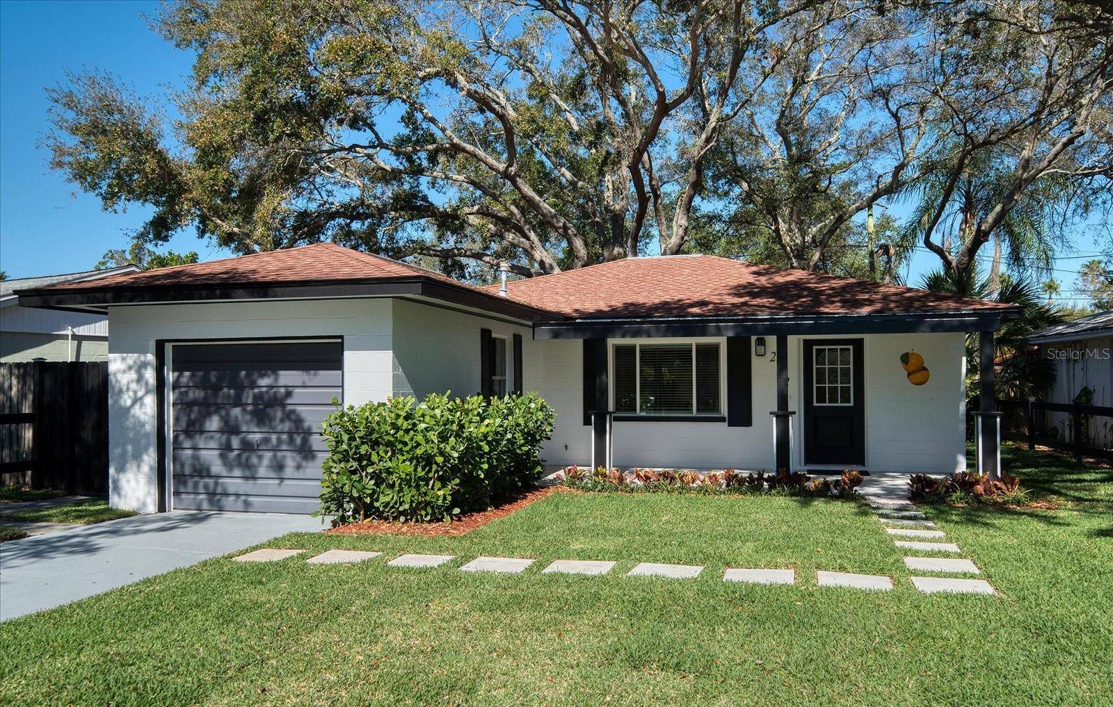 Dunedin, FL 34698,252 GROVE CIR S