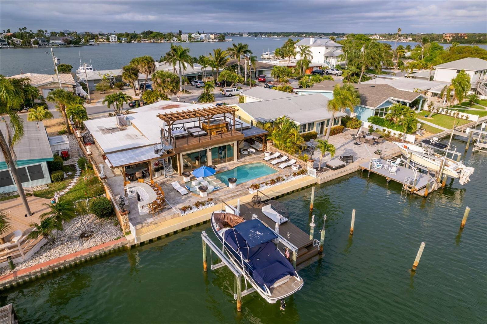 Indian Rocks Beach, FL 33785,357 LA HACIENDA DR